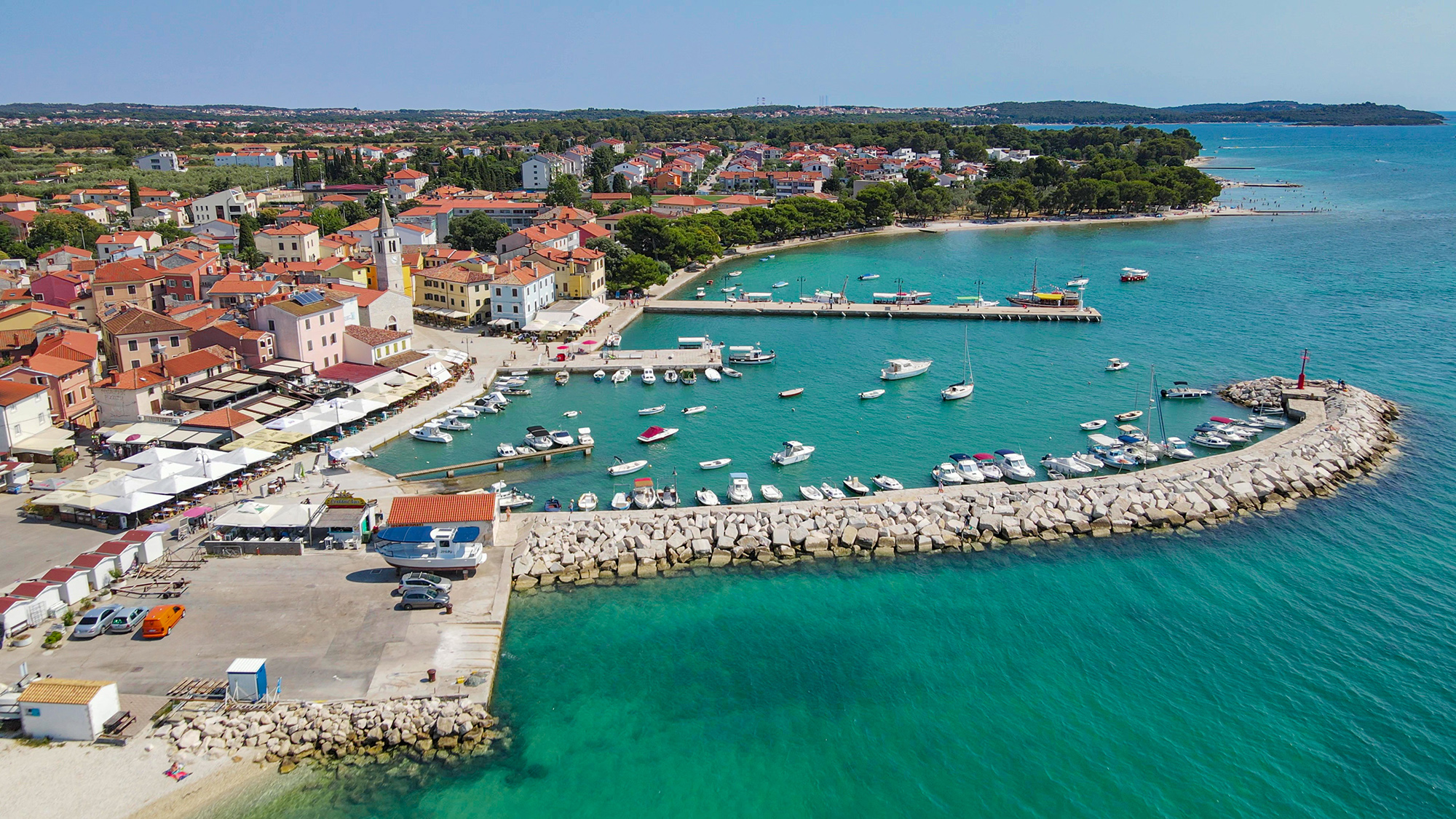 Fažana, pristanišče in pogled na Brione